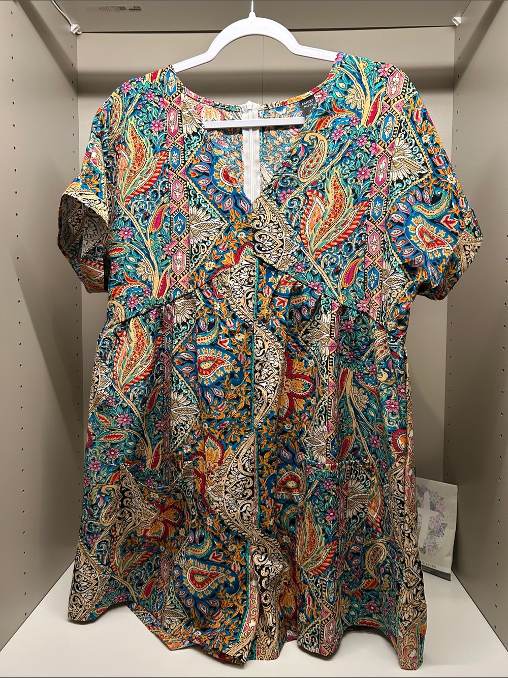 **Romper***Gorgeous Emery Rose S/S Romper Size Large